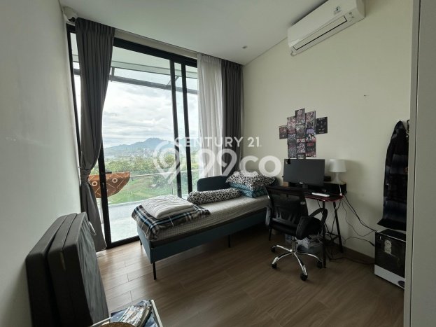 HOT PROPERTY! Rumah Strategis area , Luas 557m2m² LB 700m2m² HOT PROPERTY! Rumah Strategis area , Luas 557m2m² LB 700m2m²