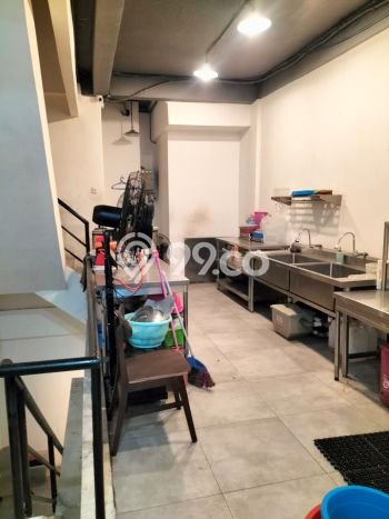 Disewakan Ruko komersial di Kelapa Gading luas bangunan 337m2 Disewakan Ruko komersial di Kelapa Gading luas bangunan 337m2