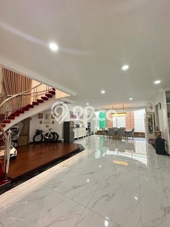 Jual Rumah Luas Elegan Dengan View Eksklusif di Green Garden, Jakarta Barat Jual Rumah Luas Elegan Dengan View Eksklusif di Green Garden, Jakarta Barat