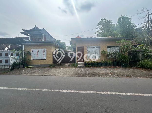 UNIT SPESIAL! Rumah di Denpasar Utara, 4 KT, Akses Fasilitas, Luas 300m2m² LB 200m2m² UNIT SPESIAL! Rumah di Denpasar Utara, 4 KT, Akses Fasilitas, Luas 300m2m² LB 200m2m²