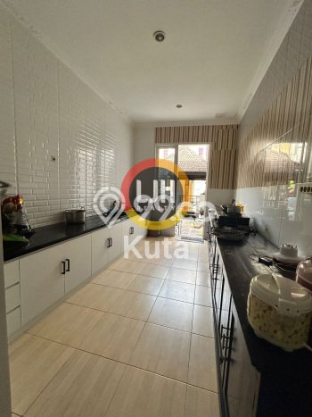 Siap Huni Rumah Mewah 5 Kamar di Kuta Dekat ke Mana Pun Siap Huni Rumah Mewah 5 Kamar di Kuta Dekat ke Mana Pun