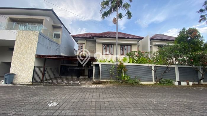 Hunian Mewah Dijual LT 256m2 di Kuta, Badung Hunian Mewah Dijual LT 256m2 di Kuta, Badung