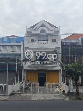 LOKASI STRATEGIS! Ruko For Rent Kawasan Denpasar Barat, Luas 400m², Kawasan Berkembang LOKASI STRATEGIS! Ruko For Rent Kawasan Denpasar Barat, Luas 400m², Kawasan Berkembang