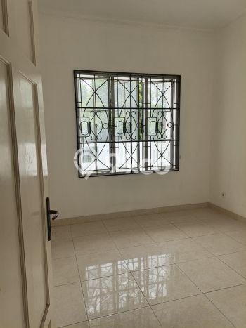 Rumah Modern 4 Kamar LT 165m2 di Kota Wisata Rumah Modern 4 Kamar LT 165m2 di Kota Wisata