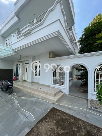 Rumah di Medan Polonia, Akses ke Pusat Kota, 3 KM, LT 220m² Bangunan 320m² Rumah di Medan Polonia, Akses ke Pusat Kota, 3 KM, LT 220m² Bangunan 320m²