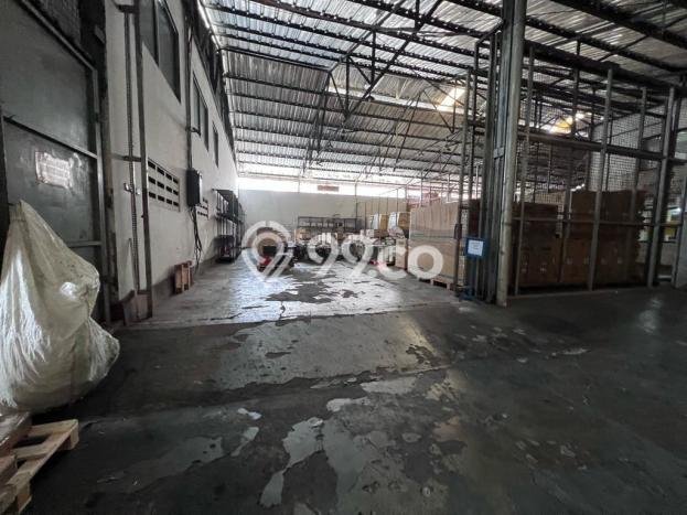 LOKASI STRATEGIS! Gudang di Cakung, Luas 3512m², Akses Strategis LOKASI STRATEGIS! Gudang di Cakung, Luas 3512m², Akses Strategis