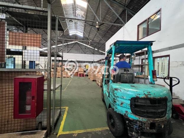 LOKASI STRATEGIS! Gudang di Cakung, Luas 3512m², Akses Strategis LOKASI STRATEGIS! Gudang di Cakung, Luas 3512m², Akses Strategis