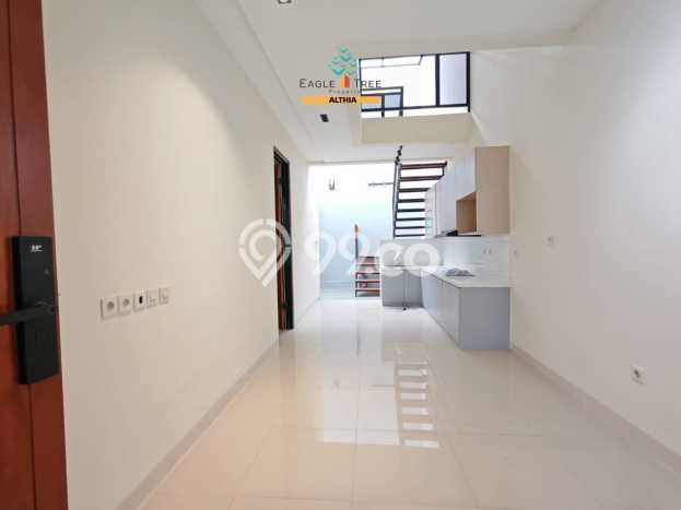 Rumah Strategis Modern Lb 100m2 di BSD, Tangerang Selatan Rumah Strategis Modern Lb 100m2 di BSD, Tangerang Selatan