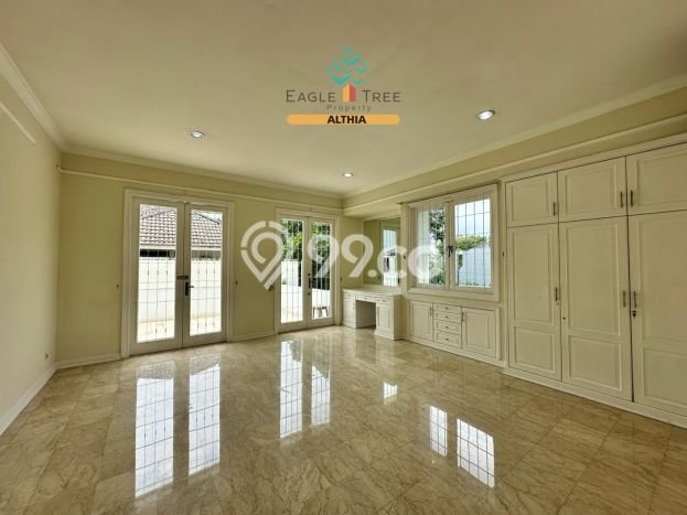 Dijual Rumah Luas Elegan Dengan View Eksklusif di Pondok Indah, Jakarta Selatan Dijual Rumah Luas Elegan Dengan View Eksklusif di Pondok Indah, Jakarta Selatan