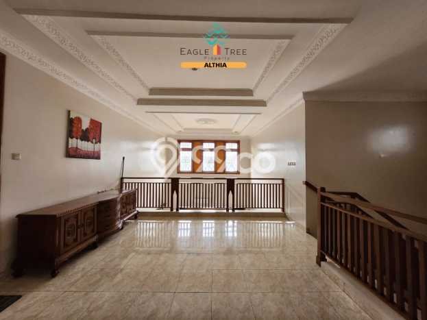 Hunian Elit LB 456m2 Siap Huni Desain Elegan di Bintaro, Tangerang Selatan Hunian Elit LB 456m2 Siap Huni Desain Elegan di Bintaro, Tangerang Selatan