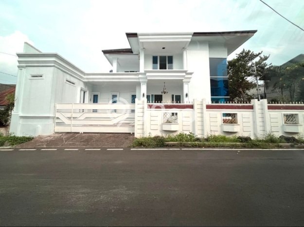 For Sale! Premium House LT 920m2 Desain Elegan di Bambu Apus For Sale! Premium House LT 920m2 Desain Elegan di Bambu Apus