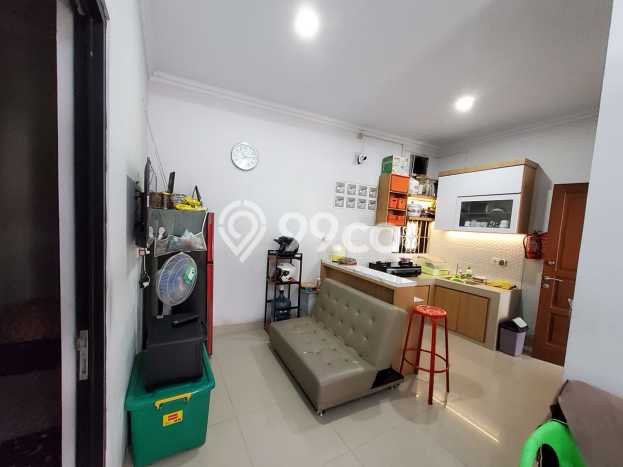 Rumah Luas Asri 3 KT Siap Pakai di Joglo Jakarta Barat Rumah Luas Asri 3 KT Siap Pakai di Joglo Jakarta Barat