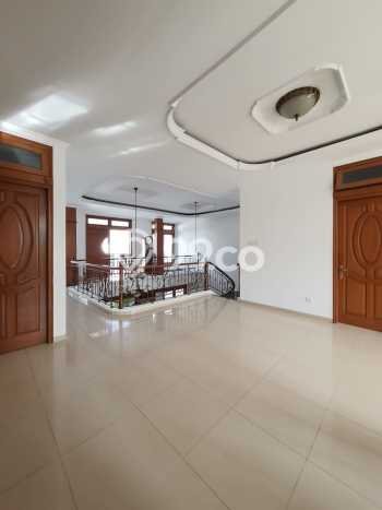 Rumah Luxury Modern Siap Huni di Bintaro Tangerang Selatan Rumah Luxury Modern Siap Huni di Bintaro Tangerang Selatan
