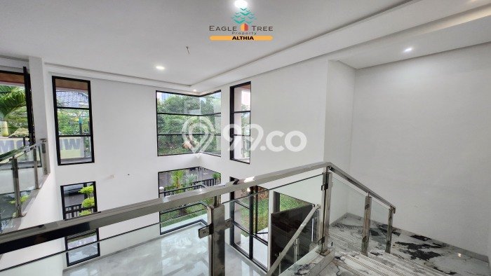 Rumah Mewah LB 300m2 Siap Huni Desain Elegan di Bintaro, Tangerang Selatan Rumah Mewah LB 300m2 Siap Huni Desain Elegan di Bintaro, Tangerang Selatan