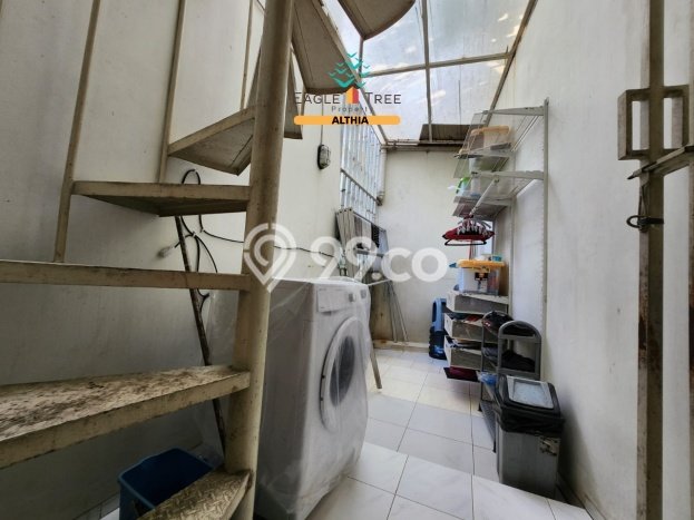 Hunian Mewah LB 170m2 Siap Huni Desain Elegan di Bintaro, Tangerang Selatan Hunian Mewah LB 170m2 Siap Huni Desain Elegan di Bintaro, Tangerang Selatan