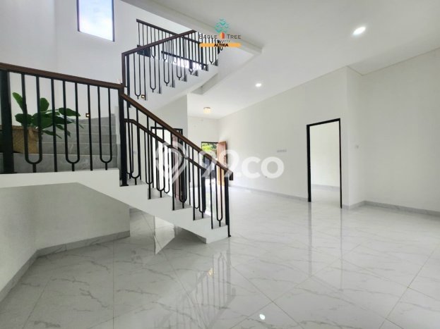 Hunian Mewah Dijual LT 135m2 di BSD, Tangerang Selatan Hunian Mewah Dijual LT 135m2 di BSD, Tangerang Selatan