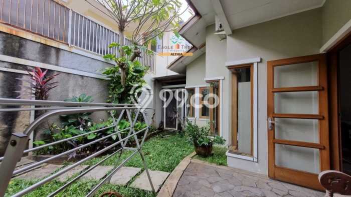 Rumah Mewah Siap Huni LT 216m2 di BSD, Tangerang Selatan Rumah Mewah Siap Huni LT 216m2 di BSD, Tangerang Selatan