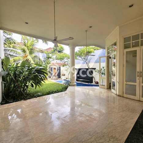 Sewa Rumah Nyaman LT 600m2 / LB 800m2 di Kemang, Jakarta Selatan Sewa Rumah Nyaman LT 600m2 / LB 800m2 di Kemang, Jakarta Selatan