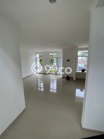 Rumah Luas Asri 3 KT Siap Pakai di Sektor 4 - Bintaro Jakarta Selatan Rumah Luas Asri 3 KT Siap Pakai di Sektor 4 - Bintaro Jakarta Selatan