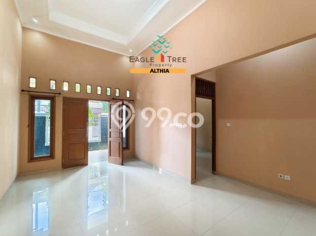 Rumah Elit Modern Tanpa Renovasi di Joglo Jakarta Barat Rumah Elit Modern Tanpa Renovasi di Joglo Jakarta Barat