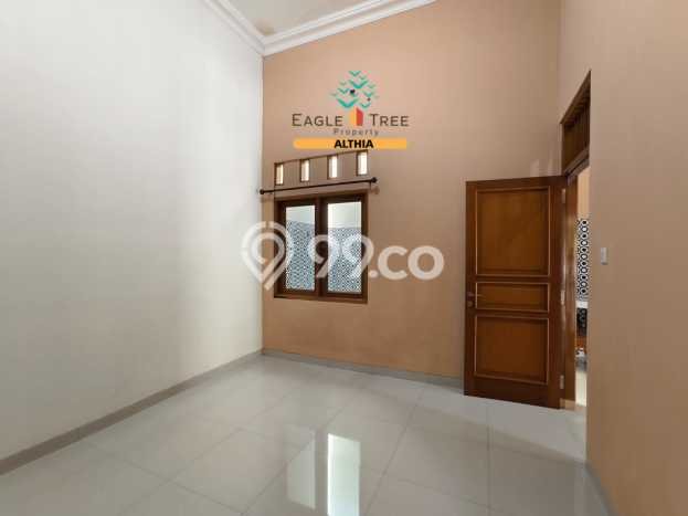 Rumah Elit Modern Tanpa Renovasi di Joglo Jakarta Barat Rumah Elit Modern Tanpa Renovasi di Joglo Jakarta Barat