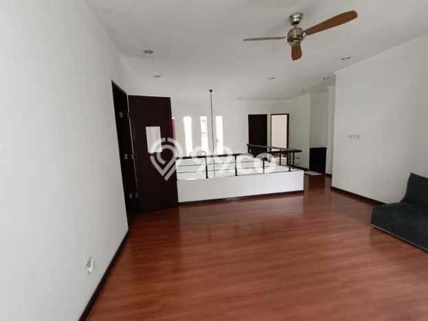 Rumah Elit Modern Tanpa Renovasi di BSD Puspita Loka Tangerang Rumah Elit Modern Tanpa Renovasi di BSD Puspita Loka Tangerang
