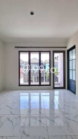 Ready to Use! Luxury House LT 105m2 Desain Elegan di Sektor 9-Bintaro Ready to Use! Luxury House LT 105m2 Desain Elegan di Sektor 9-Bintaro