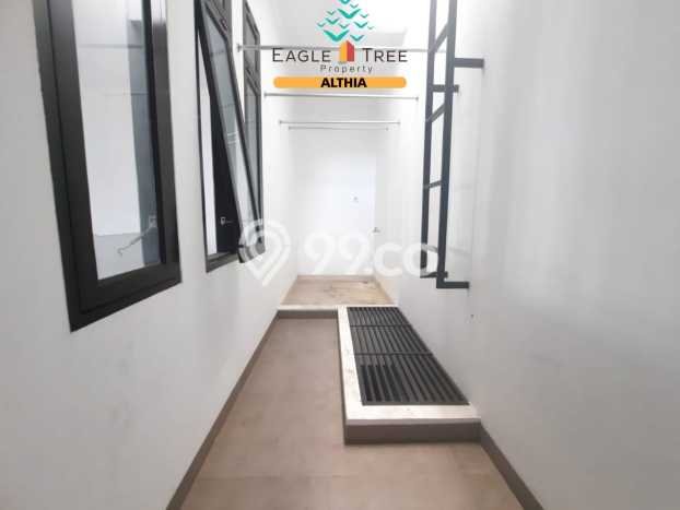 Rumah Nyaman di Bintaro, Tangerang Selatan, LT 135m2m² LB 250m2m² Rumah Nyaman di Bintaro, Tangerang Selatan, LT 135m2m² LB 250m2m²