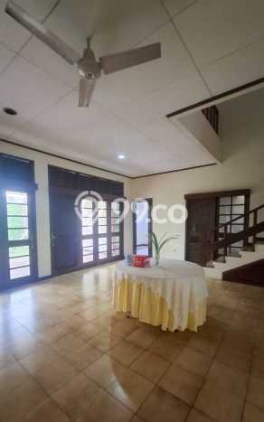 LOKASI PREMIUM! Rumah Strategis di , LT 300m2m² Bangunan 150m2m² LOKASI PREMIUM! Rumah Strategis di , LT 300m2m² Bangunan 150m2m²