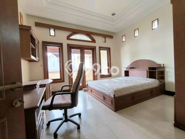 Rumah Elit LB 700m2 Siap Pakai Desain Elegan di Cibubur, Depok Rumah Elit LB 700m2 Siap Pakai Desain Elegan di Cibubur, Depok
