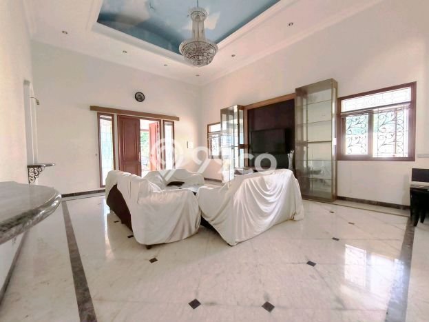 Rumah Elit LB 700m2 Siap Pakai Desain Elegan di Cibubur, Depok Rumah Elit LB 700m2 Siap Pakai Desain Elegan di Cibubur, Depok