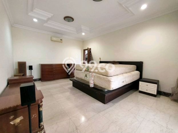 Rumah Elit LB 700m2 Siap Pakai Desain Elegan di Cibubur, Depok Rumah Elit LB 700m2 Siap Pakai Desain Elegan di Cibubur, Depok