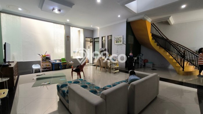 Hunian Eksklusif Dijual LT 168m2 di Duren Sawit, Jakarta Timur Hunian Eksklusif Dijual LT 168m2 di Duren Sawit, Jakarta Timur