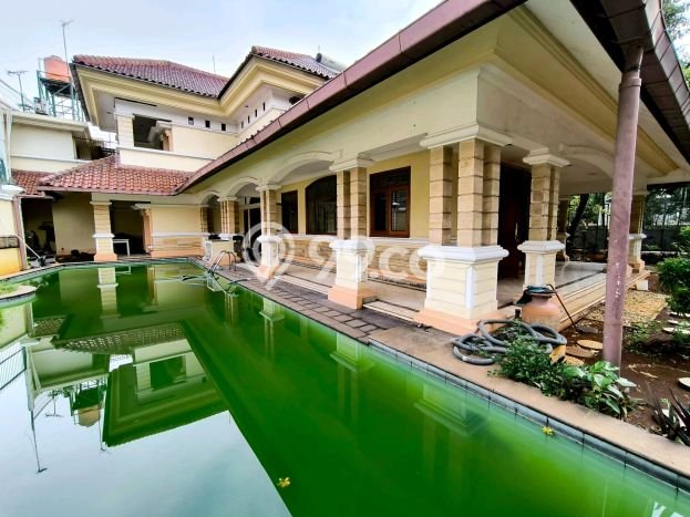 Rumah Elit LB 700m2 Siap Pakai Desain Elegan di Cibubur, Depok Rumah Elit LB 700m2 Siap Pakai Desain Elegan di Cibubur, Depok