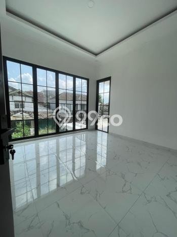 Ready to Use! Premium House LT 241m2 Desain Elegan di Bintaro Ready to Use! Premium House LT 241m2 Desain Elegan di Bintaro