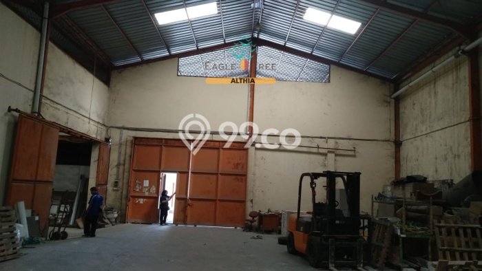 Gudang Kawasan Komersial Kawasan Ciledug, Luas 768m2m², Siap Usaha Gudang Kawasan Komersial Kawasan Ciledug, Luas 768m2m², Siap Usaha