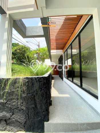 Rumah Elit LB 285m2 Siap Huni Desain Elegan di Bintaro, Tangerang Selatan Rumah Elit LB 285m2 Siap Huni Desain Elegan di Bintaro, Tangerang Selatan