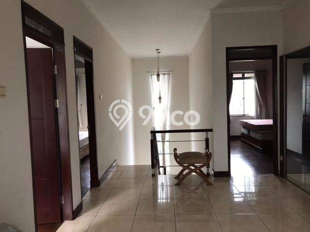 Rumah Elit Modern Tanpa Renovasi di Kota Baru Parahyangan Bandung Rumah Elit Modern Tanpa Renovasi di Kota Baru Parahyangan Bandung