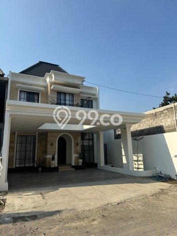 Rumah Luxury Modern Tanpa Renovasi di Sleman Yogyakarta Rumah Luxury Modern Tanpa Renovasi di Sleman Yogyakarta