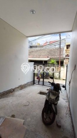 Rumah Luas Asri 4 KT Siap Pakai di Duri Kepa Jakarta Barat Rumah Luas Asri 4 KT Siap Pakai di Duri Kepa Jakarta Barat