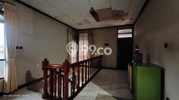 Rumah Mewah LB 650m2 Siap Pakai Desain Elegan di Surapati, Bandung Rumah Mewah LB 650m2 Siap Pakai Desain Elegan di Surapati, Bandung
