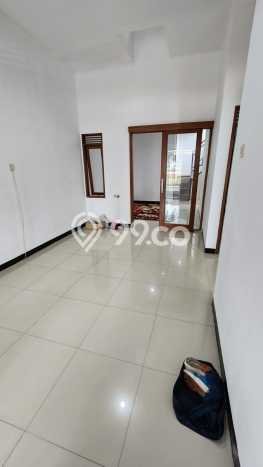 Dijual Murah Rumah dengan 4 Kamar Tidur dan 3 Kamar Mandi di Kawasan Pasteur, Bandung Dijual Murah Rumah dengan 4 Kamar Tidur dan 3 Kamar Mandi di Kawasan Pasteur, Bandung