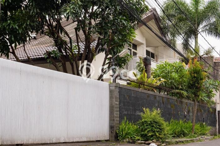 Siap Huni Rumah Mewah 4 Kamar di Moch Toha Dekat ke Mana Pun Siap Huni Rumah Mewah 4 Kamar di Moch Toha Dekat ke Mana Pun