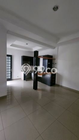 Rumah di Taman Kopo Indah, 2 KM, Lingkungan Potensial Rumah di Taman Kopo Indah, 2 KM, Lingkungan Potensial