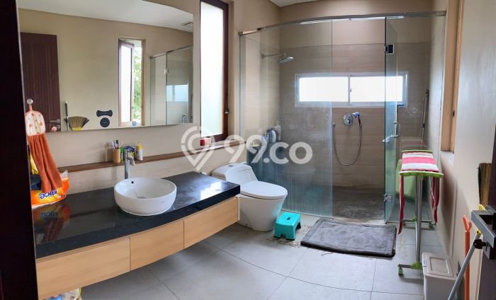 Siap Huni Rumah Mewah 6 Kamar di Setiabudi Dekat ke Mana Saja Siap Huni Rumah Mewah 6 Kamar di Setiabudi Dekat ke Mana Saja