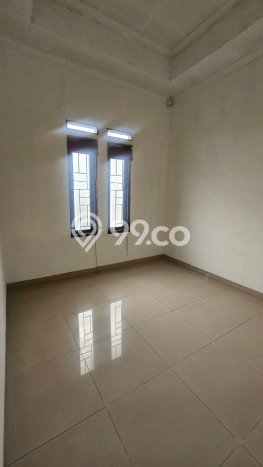 Rumah di Taman Kopo Indah, 2 KM, Lingkungan Potensial Rumah di Taman Kopo Indah, 2 KM, Lingkungan Potensial