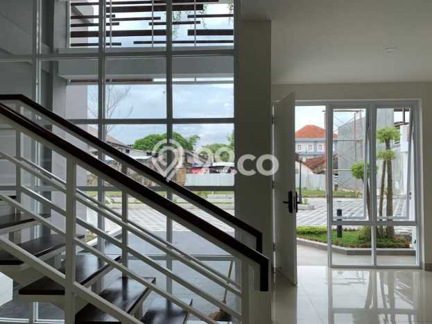 Rumah 2,5 Lantai Mewah Ada Private Pool Dekat Balai Kota Jogja Rumah 2,5 Lantai Mewah Ada Private Pool Dekat Balai Kota Jogja