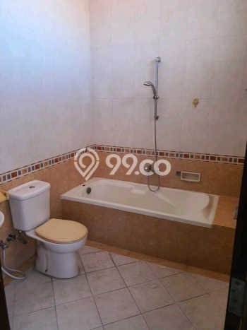 Dijual Rumah Premium dengan Fasilitas Sekitar Lengkap di Wonocolo, Surabaya Dijual Rumah Premium dengan Fasilitas Sekitar Lengkap di Wonocolo, Surabaya