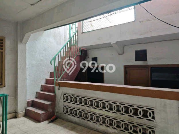 Ruko Disewa di Simokerto, Surabaya, LT 121m2 / LB 250m2 Ruko Disewa di Simokerto, Surabaya, LT 121m2 / LB 250m2