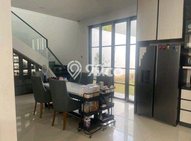 Dijual Rumah Premium dengan Fasilitas Sekitar Komplit di Tenggilis Mejoyo, Surabaya Dijual Rumah Premium dengan Fasilitas Sekitar Komplit di Tenggilis Mejoyo, Surabaya